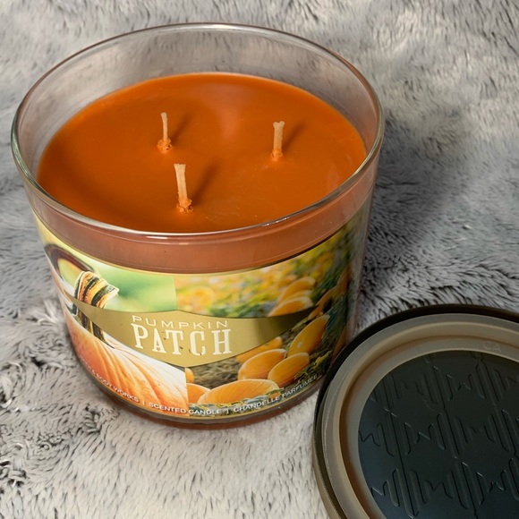 Pumpkin Patch 3-wick candle from Bath & Body Works (2018) BBW - Picture 2 of 3